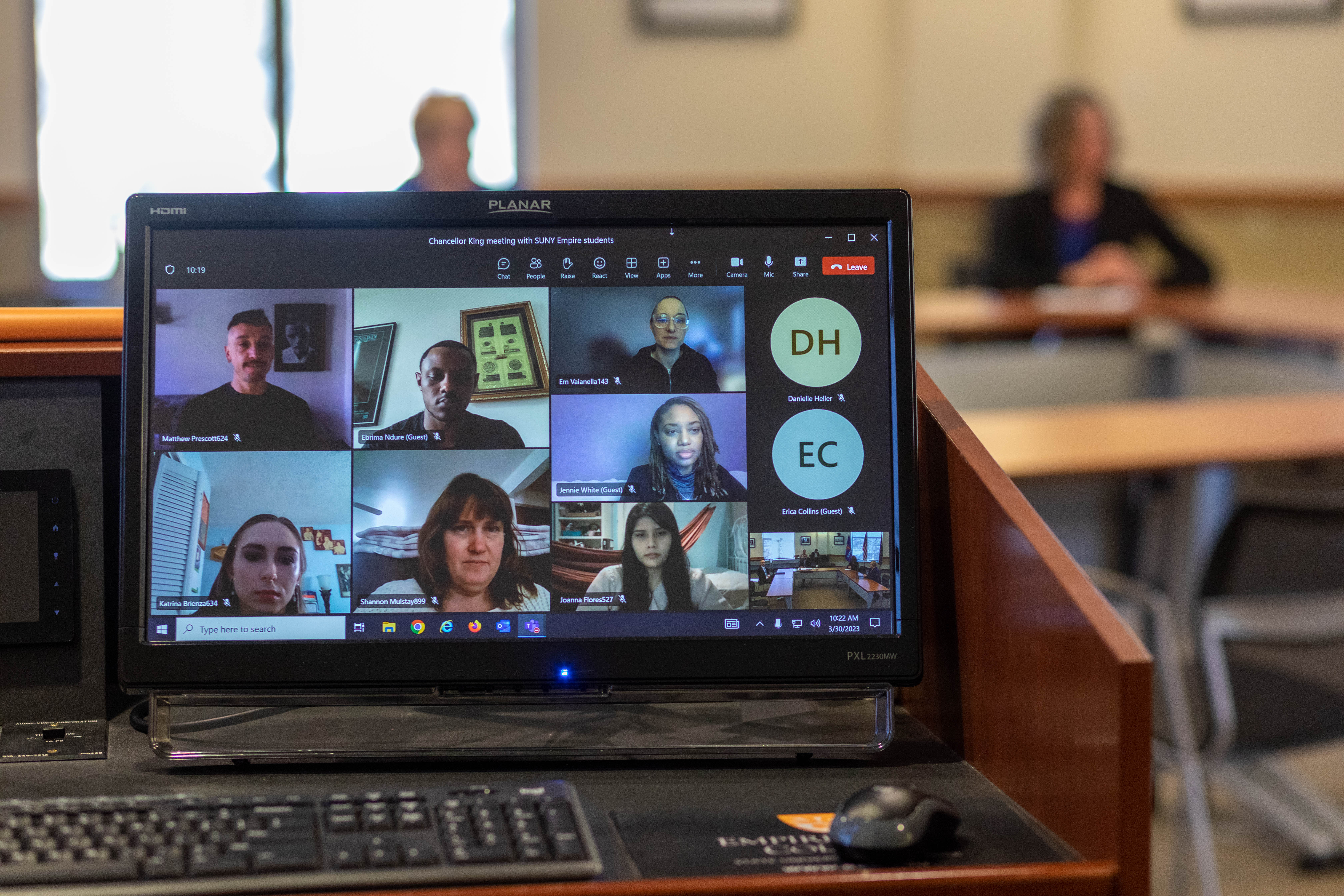 Photo of a computer screen with multipe students engages in a virtual online session.